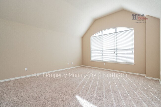 Building Photo - Lake Views, Space & Lifestyle – Ask about our move in specials!