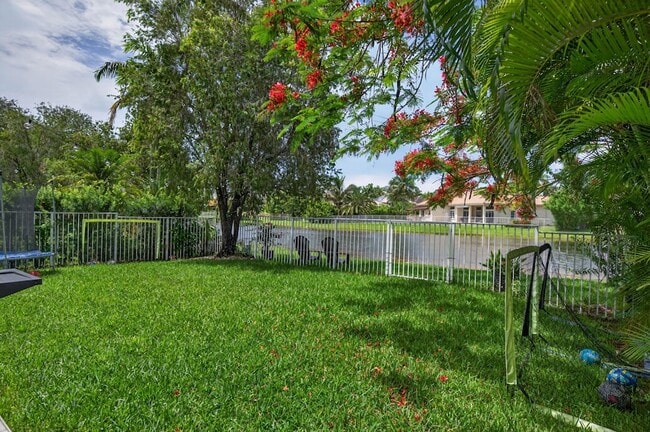 Building Photo - 1374 Canary Island Dr