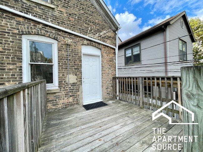 Building Photo - 2223 N Hoyne Ave