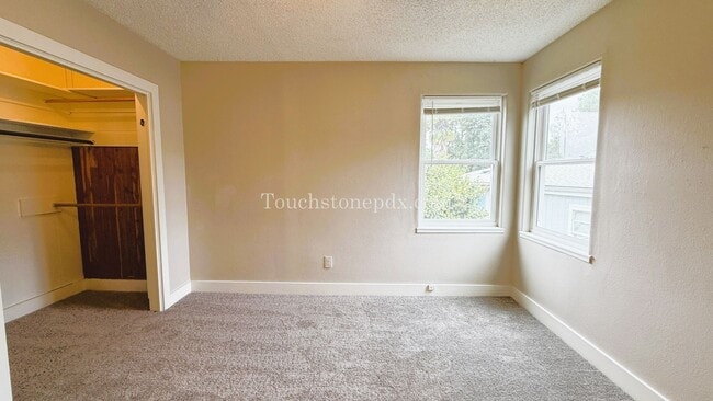 Building Photo - Lovely 3BD|1BA Home in Oregon City w/Basem...