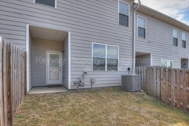 Building Photo - 930 Quaint Parish Cir