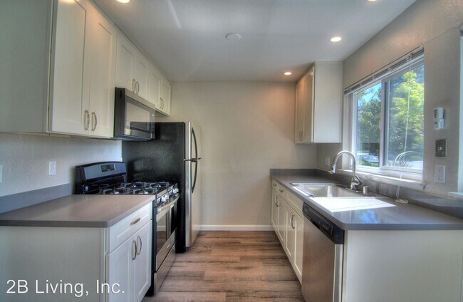 Building Photo - 300 Franciscan Ct