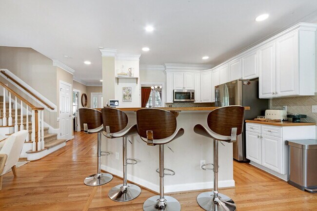 Building Photo - 2711 Ashland Dr
