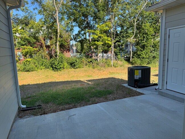 Building Photo - 207 Mountaindale Dr