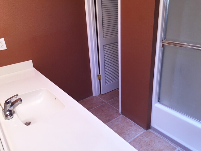 Building Photo - TOWNHOME -VILLAGE OF OAK CREEK -  NIZHONI