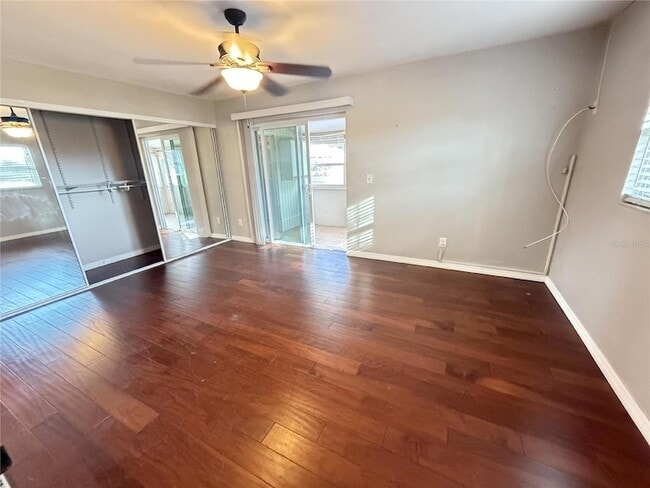 Building Photo - 2202 Clubhouse Dr