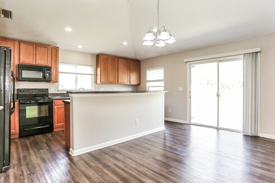 Building Photo - 7511 Hawks Cliff Dr