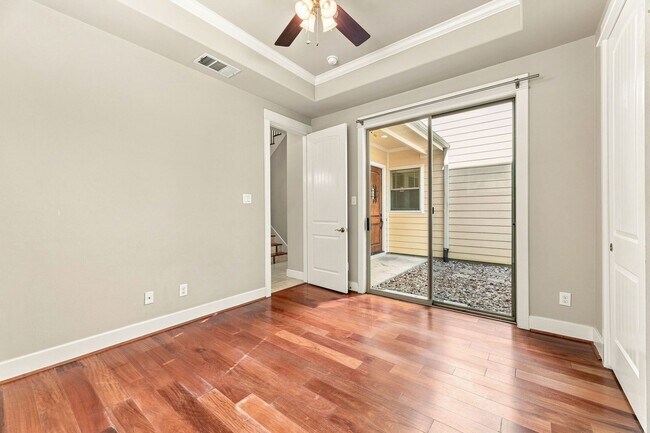 Building Photo - 303 Zennia St