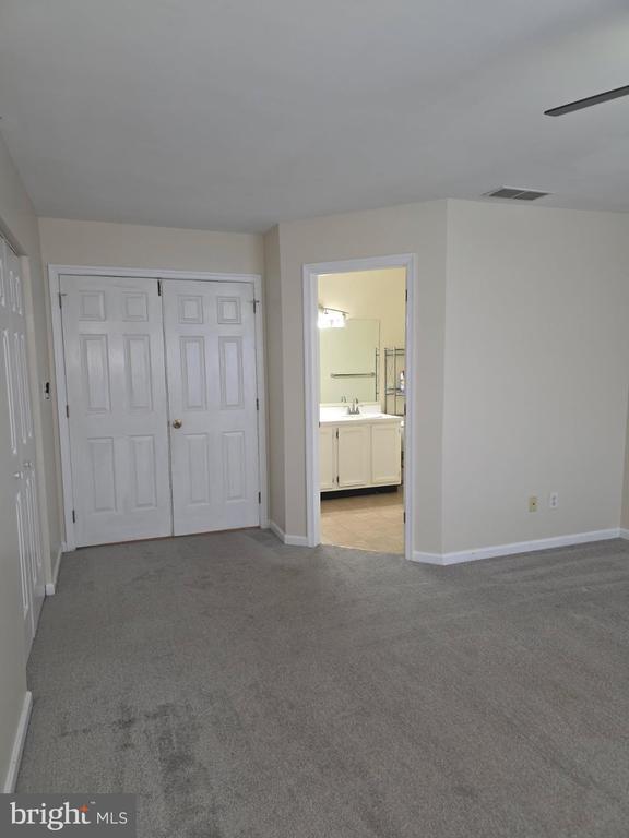 Building Photo - 24 Woodcrest Ct