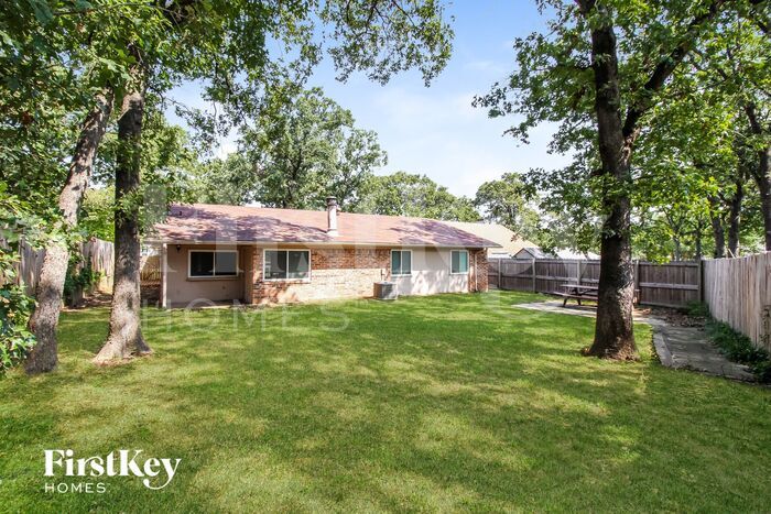 Building Photo - 405 Lone Oak Cir