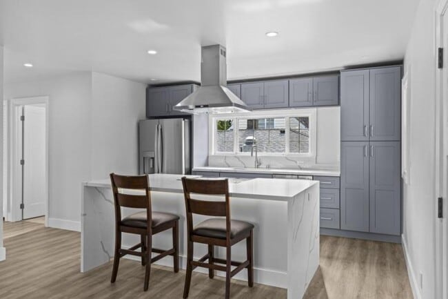 Building Photo - 2 bedroom in Seattle WA 98136