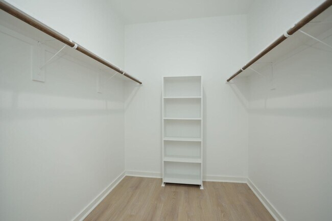 Building Photo - For Lease | 3 Bed, 2 Bath |1,350 Sq Ft |Tr...