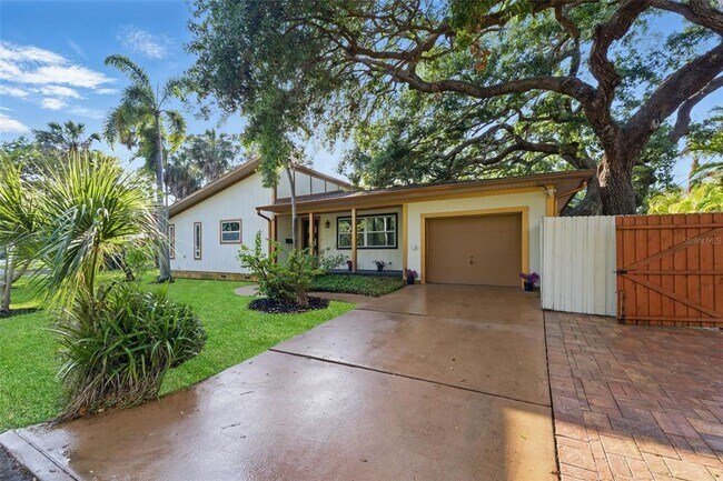 Building Photo - 4926 Camellia Way S