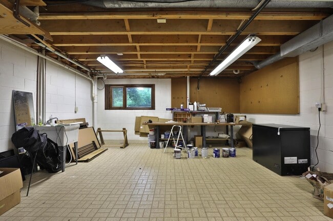 Building Photo - 668 Eagle Ridge