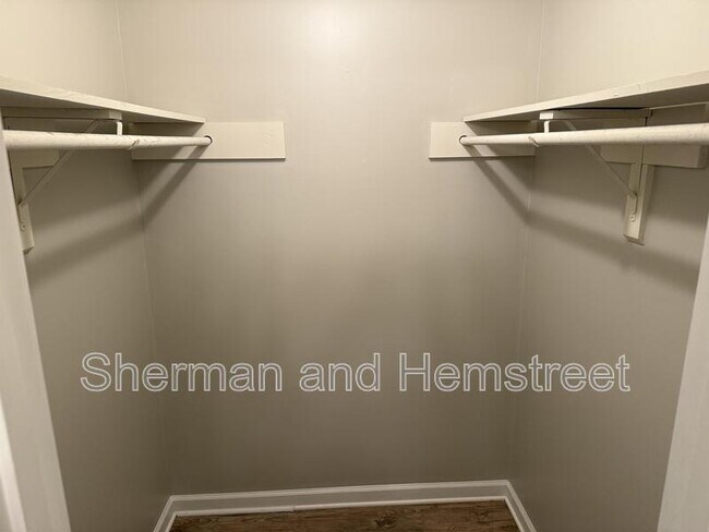 Building Photo - 520 Commons Dr