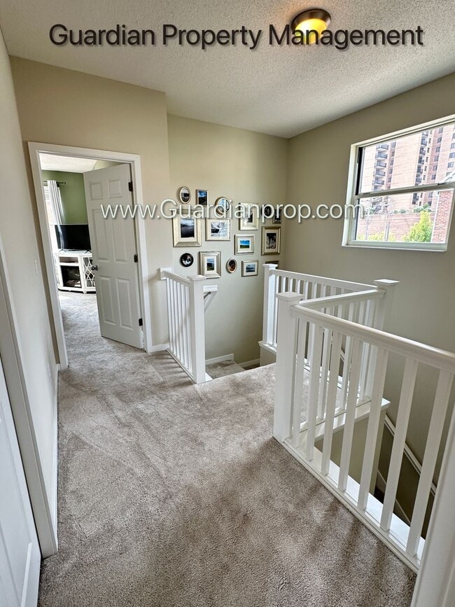 Building Photo - Northeast Minneapolis Town Home, Patio/Dec...