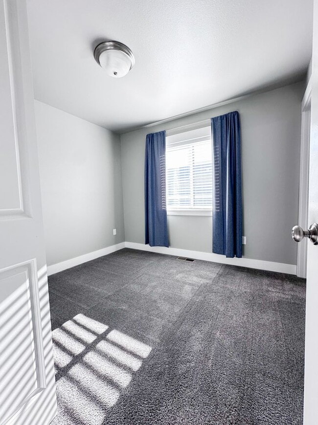 Building Photo - Adorable townhome in Josephine Crossing!