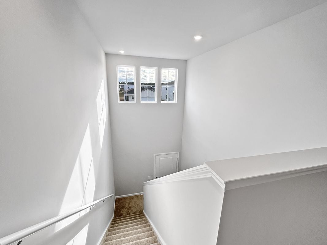 Building Photo - 367 Pine Crest View Dr