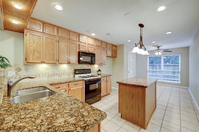 Building Photo - 60 W Indian Sage Cir