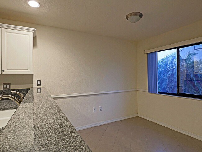 Building Photo - 5264 Cedarbend Dr