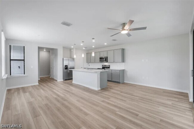Building Photo - 27907 Radiant Ct