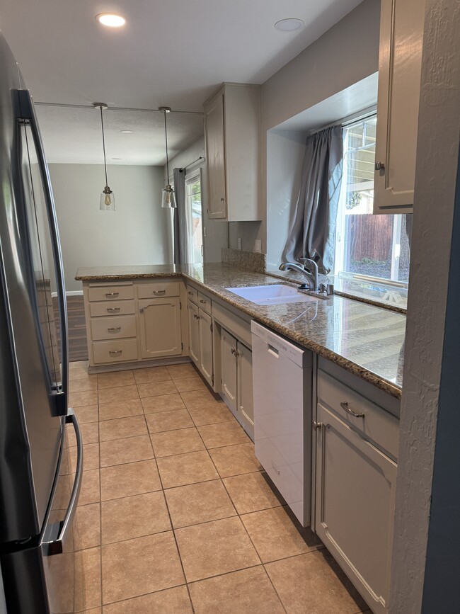 Building Photo - 4825 Rockland Way