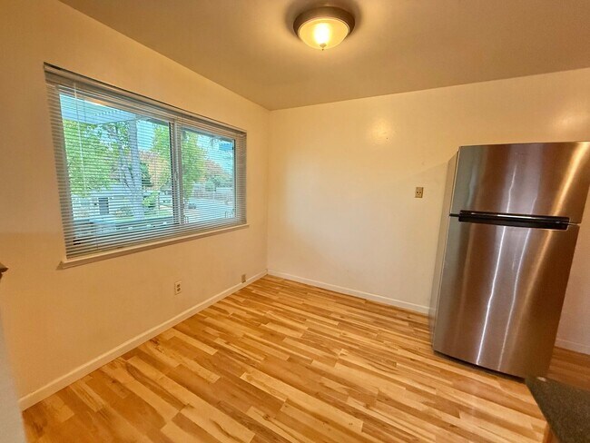 Building Photo - CAMBRIAN - Remodeled upstairs unit - great location near downtown Campbell