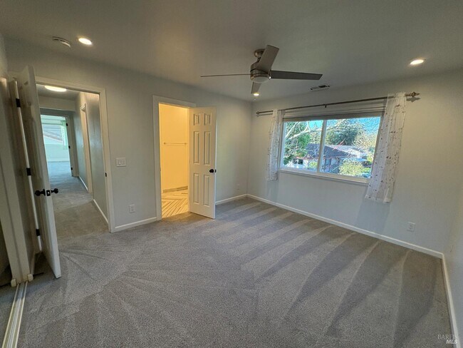 Building Photo - 5705 Davis Cir