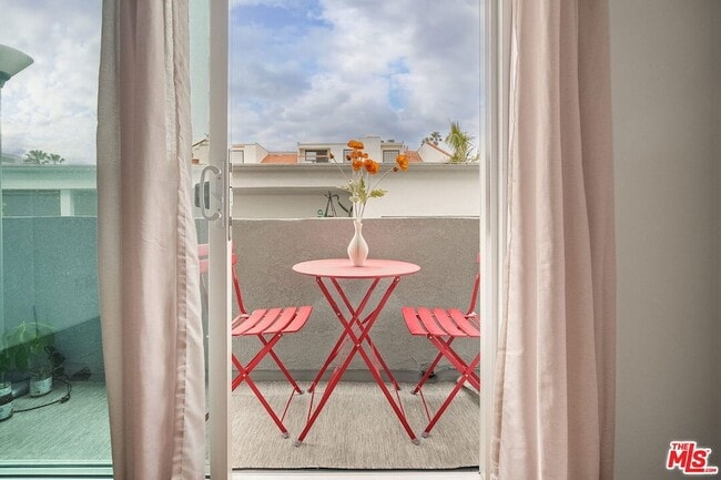 Building Photo - 834 6th St