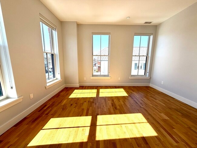 Building Photo - 13 W Central St