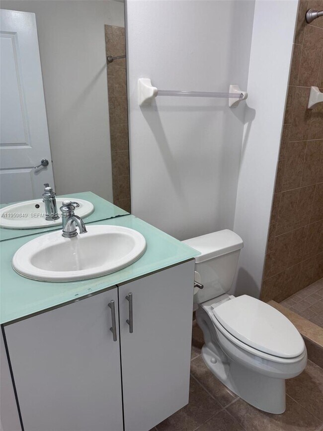 Building Photo - 315 NE 3rd Ave