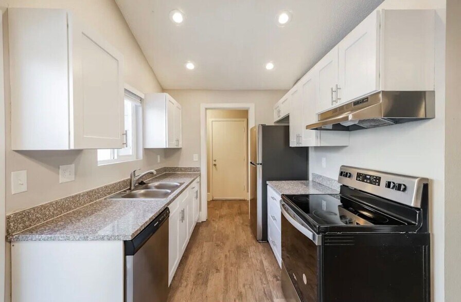 Building Photo - 17487 E Temple Dr