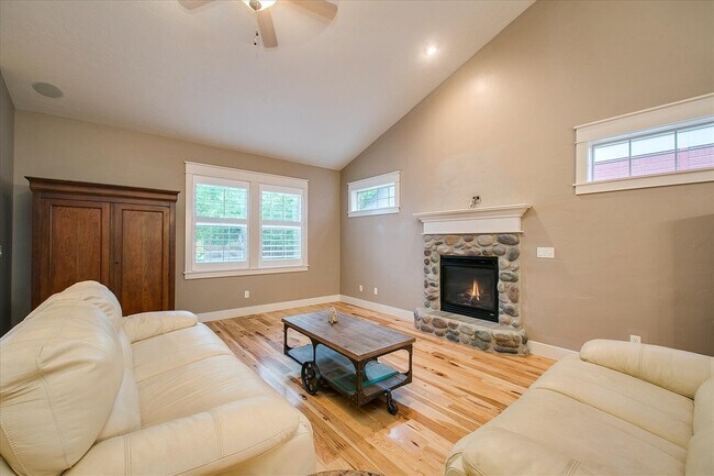 Building Photo - Beautiful Home In Hidden Springs