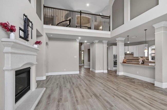 Building Photo - 1630 Mahan Dr