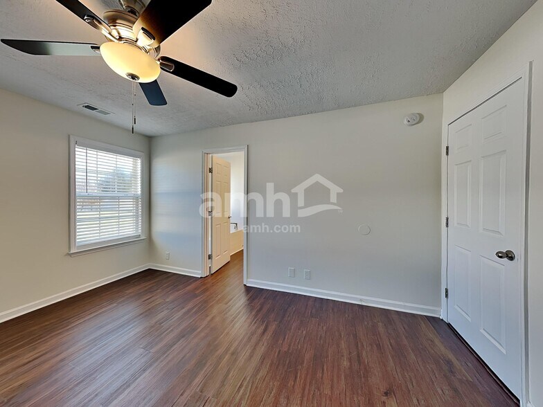 Building Photo - 651 Crescent Rd