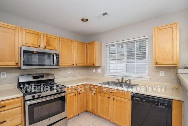 Building Photo - 9036 Meadowmont View Dr