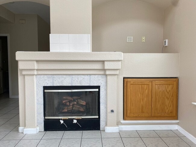 Building Photo - 3 Bedroom Home in SW Santa Rosa