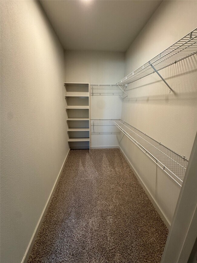 Building Photo - 6000 Jones Rd