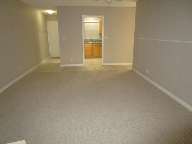 Building Photo - 10693 N Military Trl