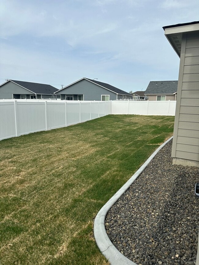 Building Photo - Alderbrook Homes, New Construction, XL Home for Rent!