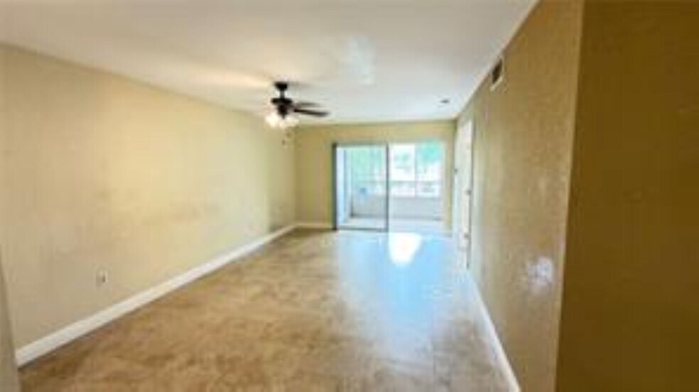 Building Photo - 2803 N Oakland Forest Dr