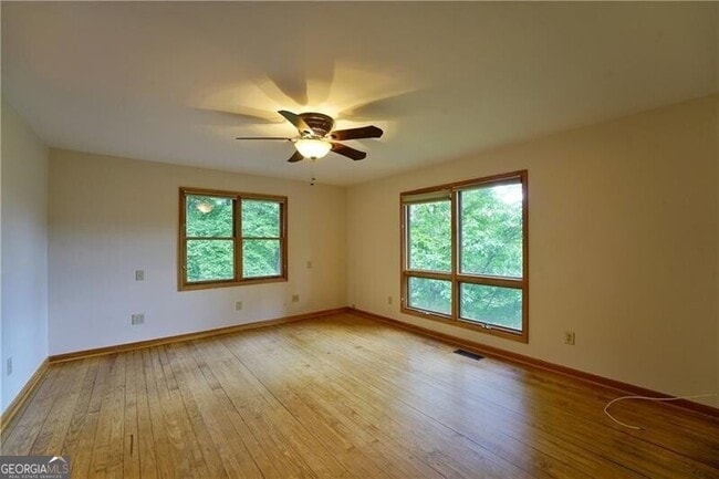 Building Photo - 127 Columbine Dr