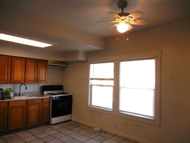 Building Photo - 301 Santa Clara Ave