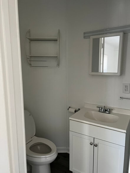 Building Photo - 1300 Stewart St