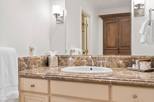 Building Photo - Fully Furnished Luxury Estate in Boise's Lower Highlands