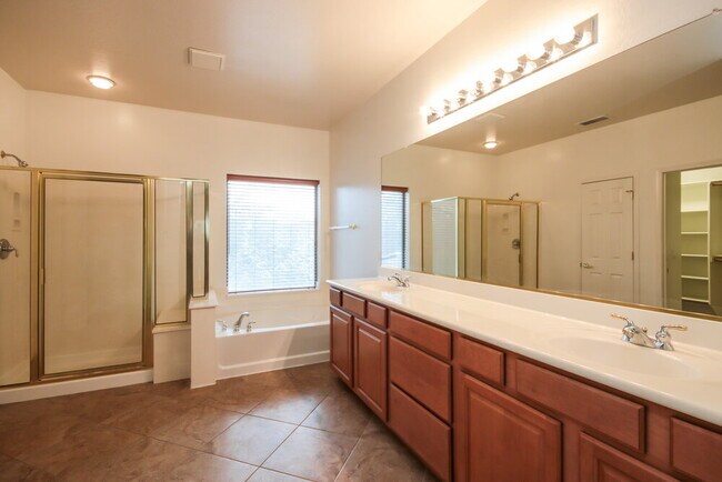 Building Photo - 2075 S Illinois Pl