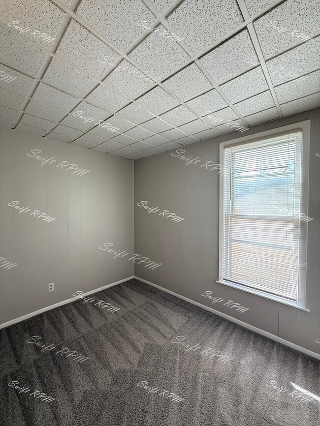 Building Photo - 314 E Kansas St