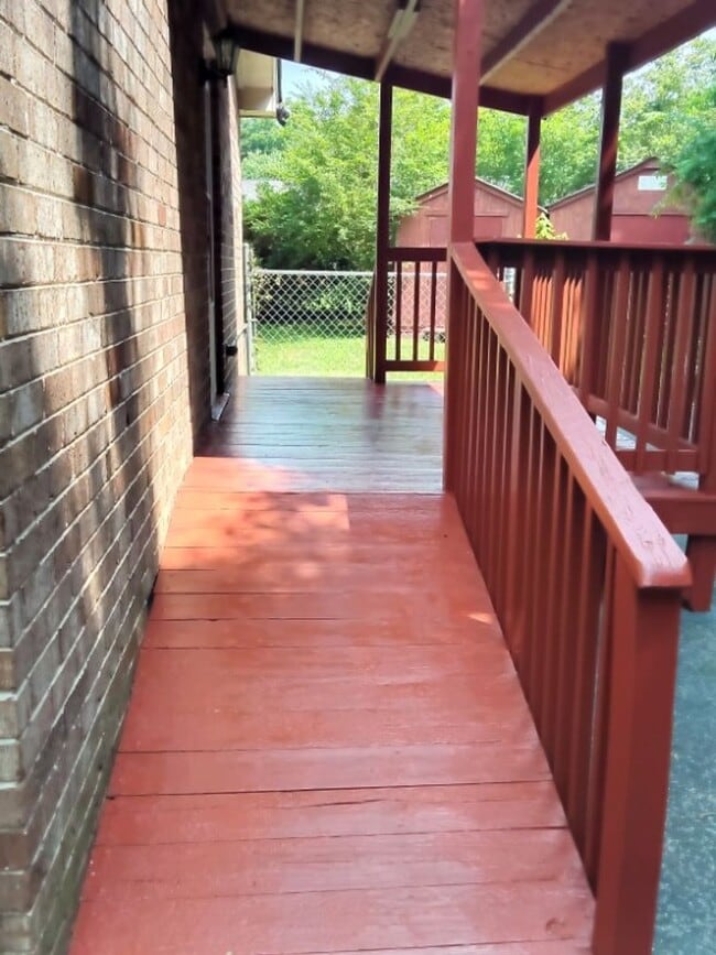 Building Photo - Nice and cozy 3 bedroom 1 bath just renovated
