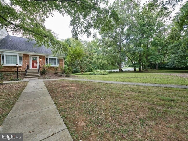 Building Photo - 9900 Kingsbridge Dr