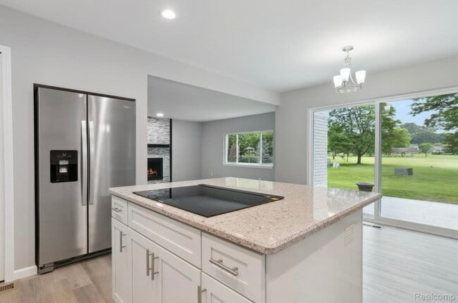 Building Photo - 6879 Brookshire Dr